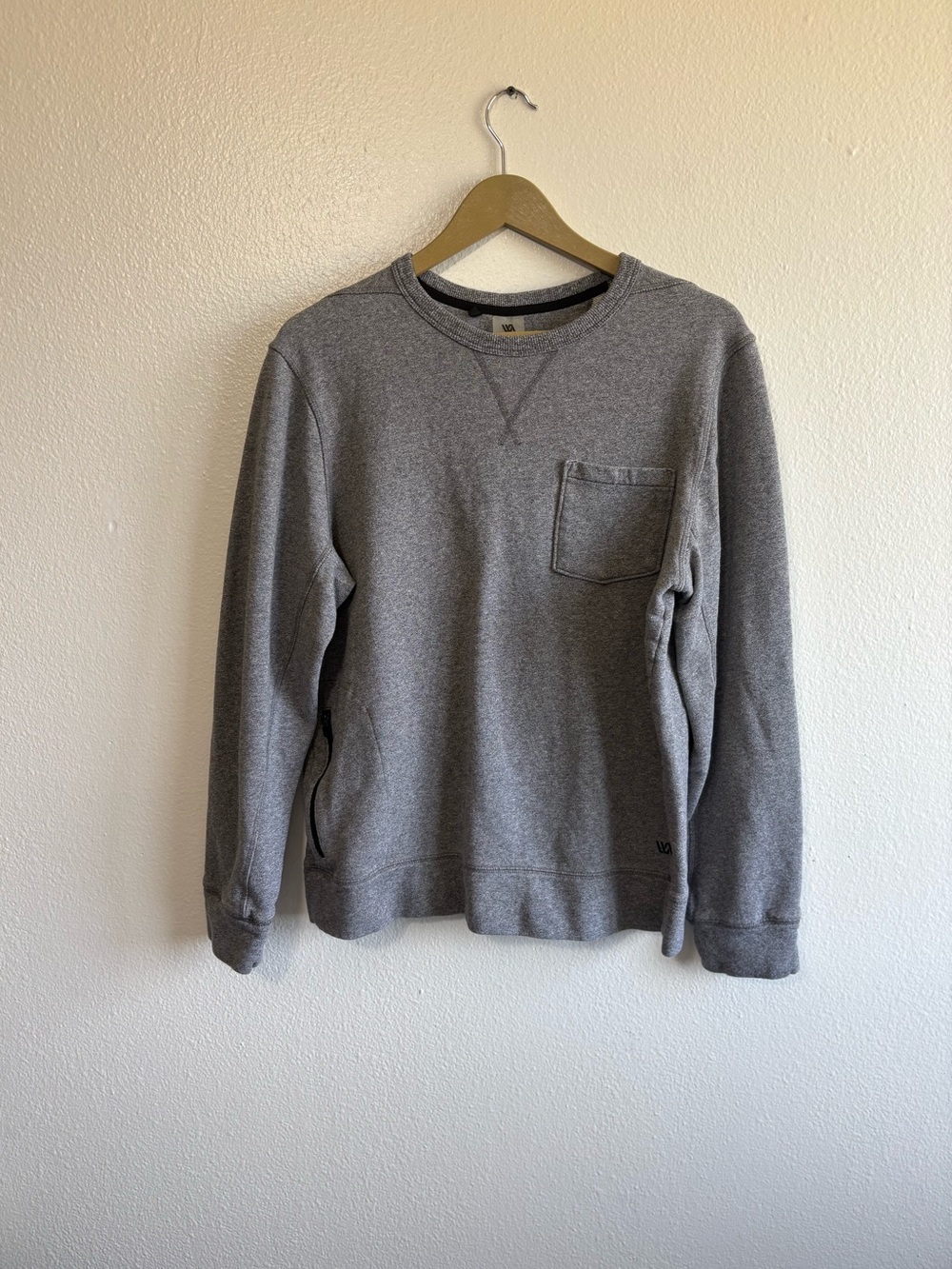 VRST Men’s Medium Gray Zipped Pocket Pullover Sweatshirt Loungewear Active Gym